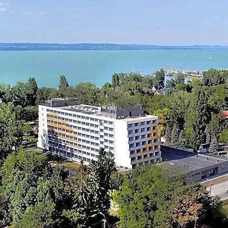 Lelle Hotel 3*